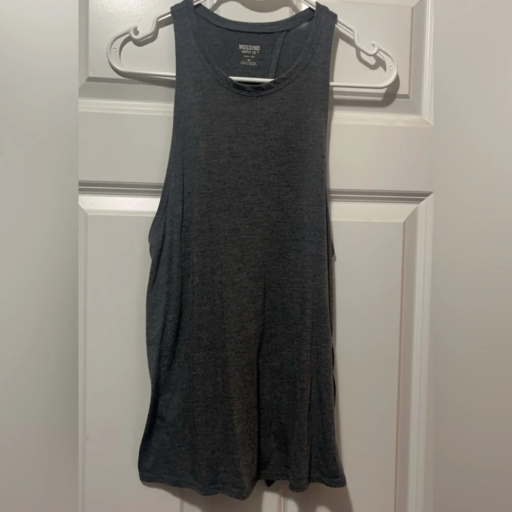 Mossimo split back tank - Picture 1 of 2